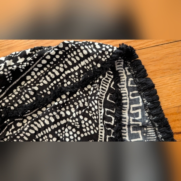 Garage Black and White Patterned Shorts 3/$20 - Picture 2 of 7